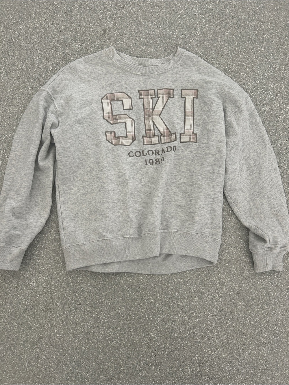NWOT Hollister Gray 'SKI Colorado 1989' Plaid Letter Sweatshirt Size XS